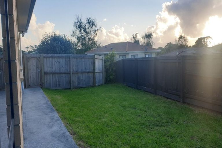 Photo of property in 1/25 Kennington Drive, Clendon Park, Auckland, 2103