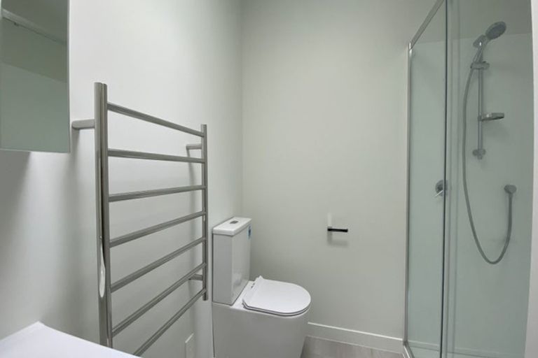 Photo of property in 2/2 Moor Avenue, Te Atatu Peninsula, Auckland, 0610