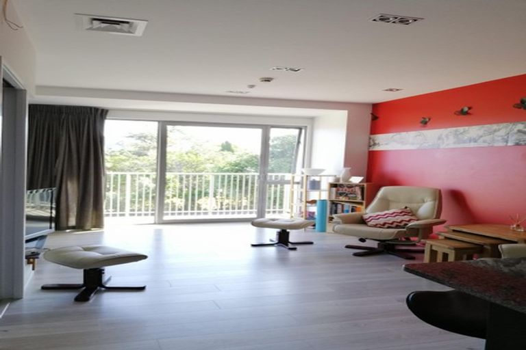 Photo of property in Shoal Haven Apartments, 308a/130 Anzac Street, Takapuna, Auckland, 0622