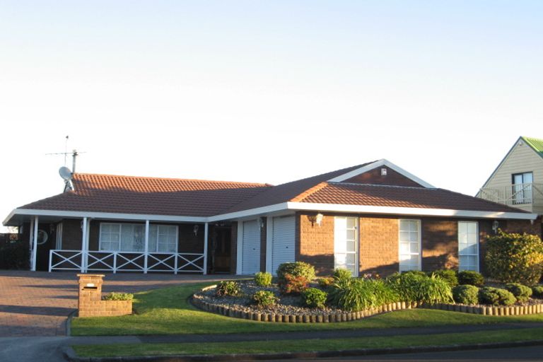 Photo of property in 12 Hadley Wood Drive, Wattle Downs, Auckland, 2103