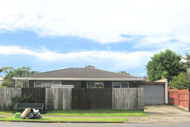 Photo of property in 1/40 Aviemore Drive, Highland Park, Auckland, 2010
