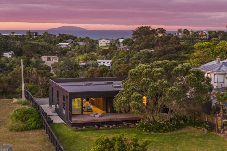 Photo of property in 28 Pacific Parade, Surfdale, Waiheke Island, 1081