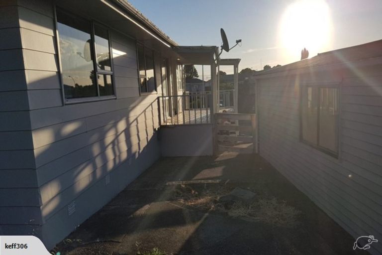 Photo of property in 14 Frobisher Way, Clendon Park, Auckland, 2103