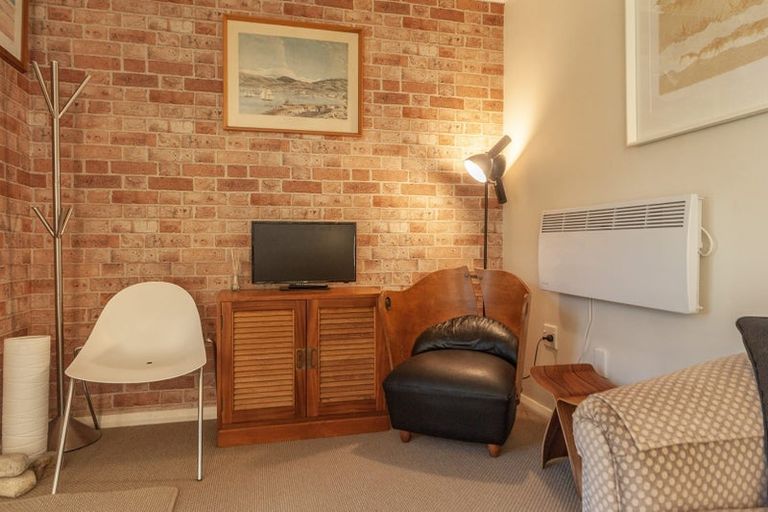 Photo of property in 56 Palliser Road, Roseneath, Wellington, 6011