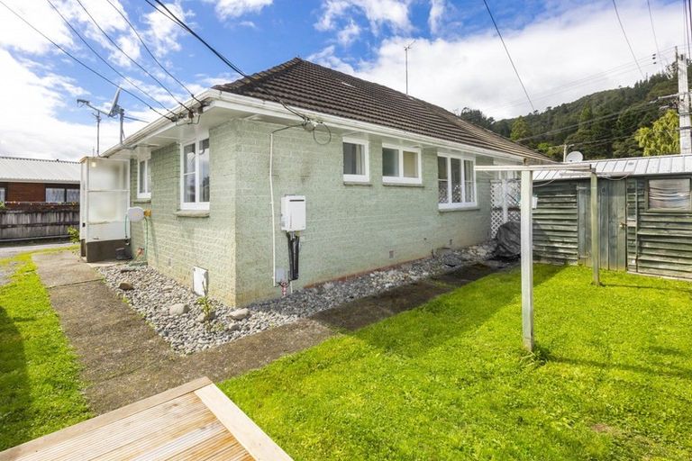 Photo of property in 2/15 Lane Street, Wallaceville, Upper Hutt, 5018