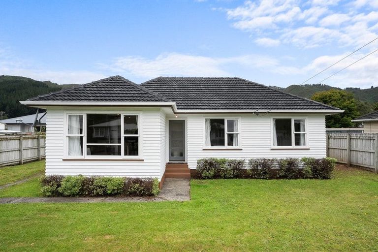 Photo of property in 42 Donnelley Drive, Wainuiomata, Lower Hutt, 5014