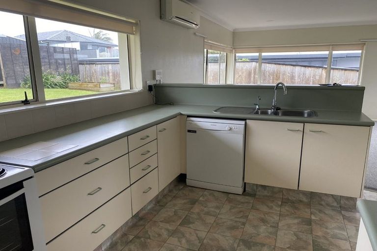Photo of property in 66 Omokoroa Road, Omokoroa, 3114