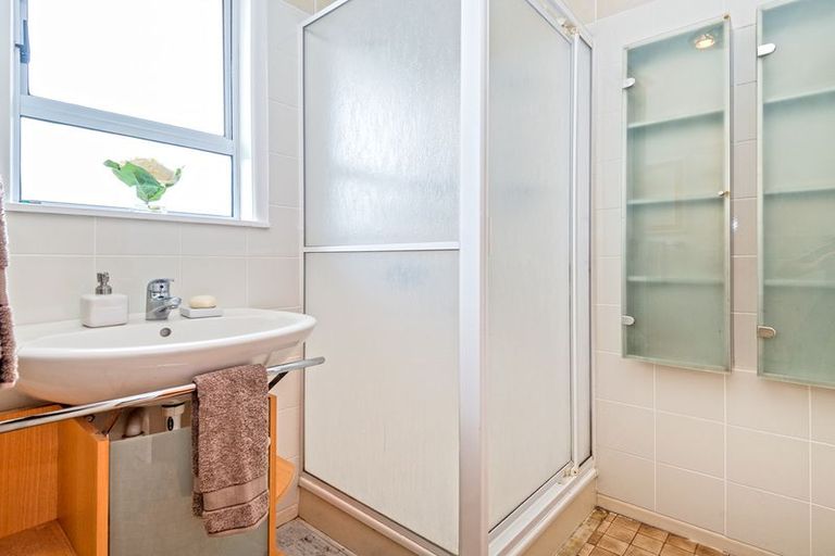 Photo of property in 4 Mountbatten Place, Papakura, 2110