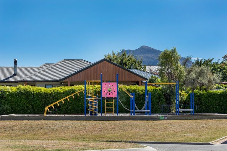 Photo of property in 27 Achilles Place, Wanaka, 9305