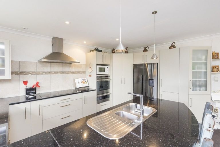 Photo of property in 3 Brooklyn Heights Drive, Kelvin Grove, Palmerston North, 4414