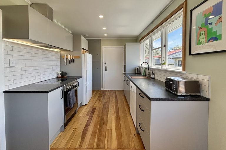 Photo of property in 25 Athlone Crescent, Boulcott, Lower Hutt, 5011