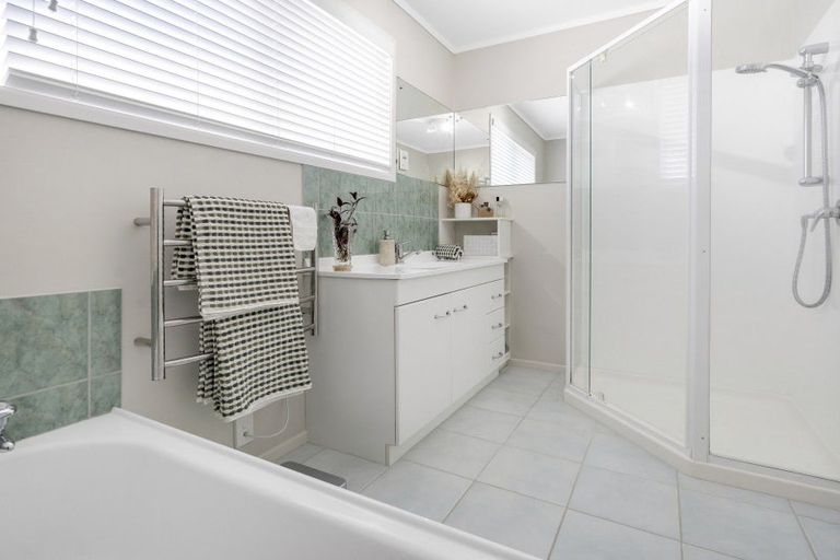 Photo of property in 22 Jandell Crescent, Bucklands Beach, Auckland, 2014