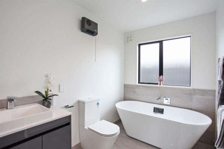 Photo of property in 94 Sarabande Avenue, Redwood, Christchurch, 8051