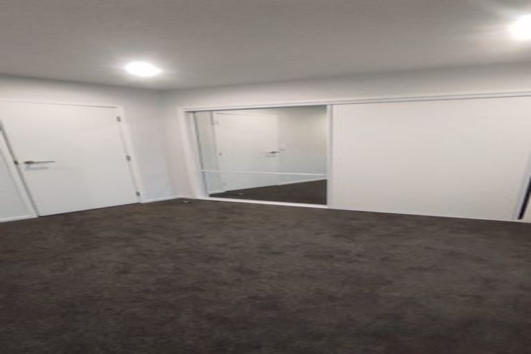 Photo of property in 3/47 Awaroa Road, Sunnyvale, Auckland, 0612