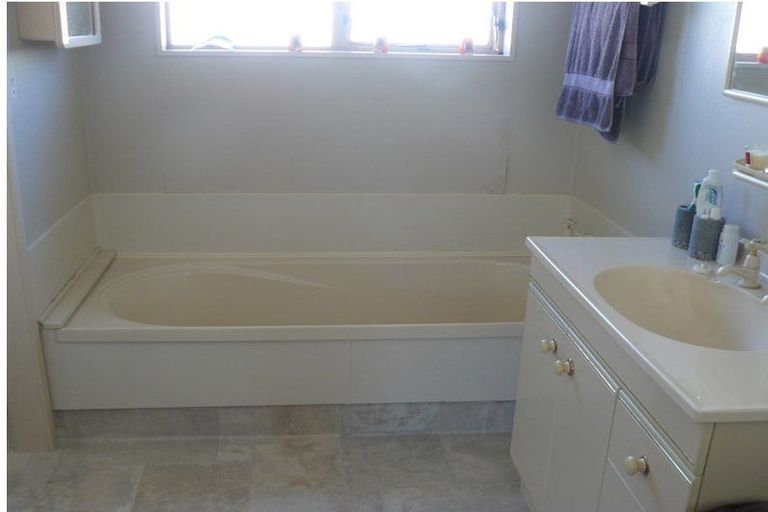 Photo of property in 36b Aquarius Drive, Kawaha Point, Rotorua, 3010