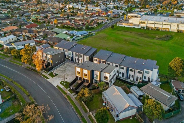 Photo of property in 17/17 Barneys Farm Road, Clendon Park, Auckland, 2103