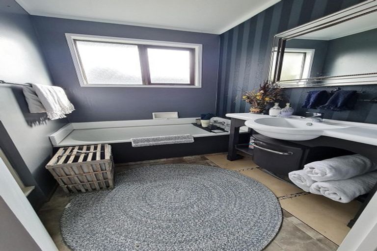 Photo of property in 2 Epping Place, Richmond Heights, Taupo, 3330