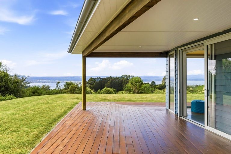 Photo of property in 127 Highland Drive, Acacia Bay, Taupo, 3385