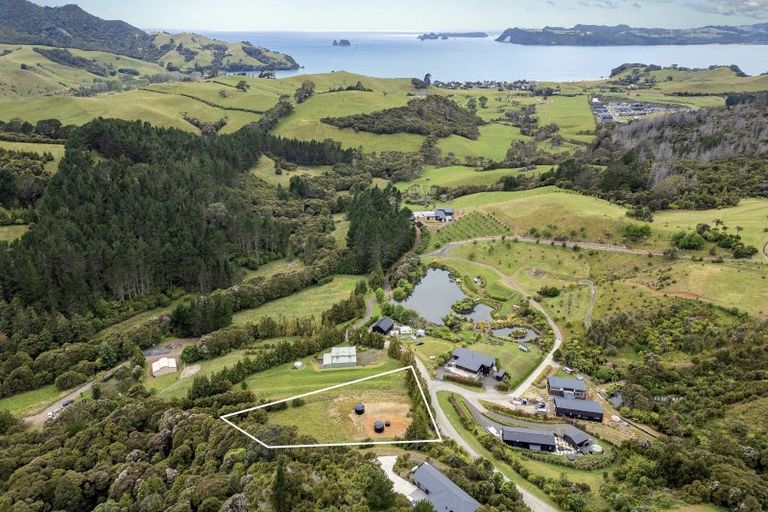 Photo of property in 35 Spikes Way, Whitianga, 3510