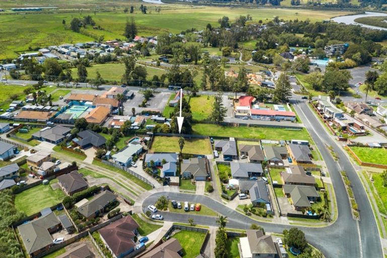 Photo of property in 14 Aitkenhead Court, Parakai, 0830