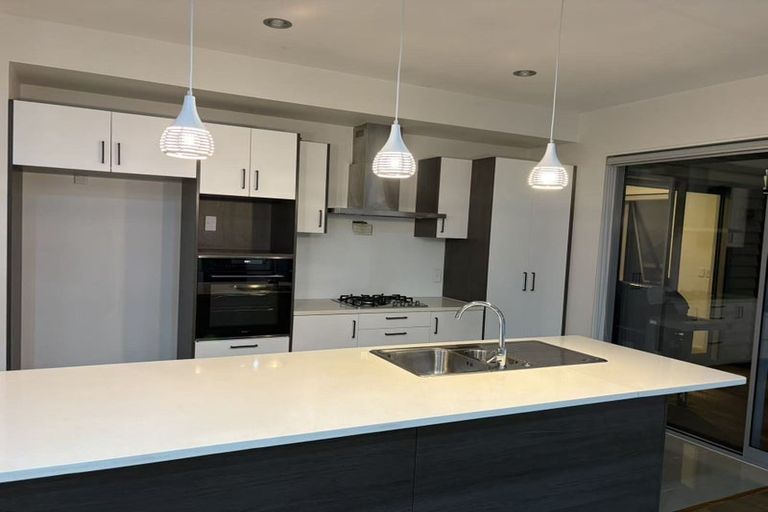 Photo of property in 1 Sunshine Boulevard, Sunnyvale, Auckland, 0612