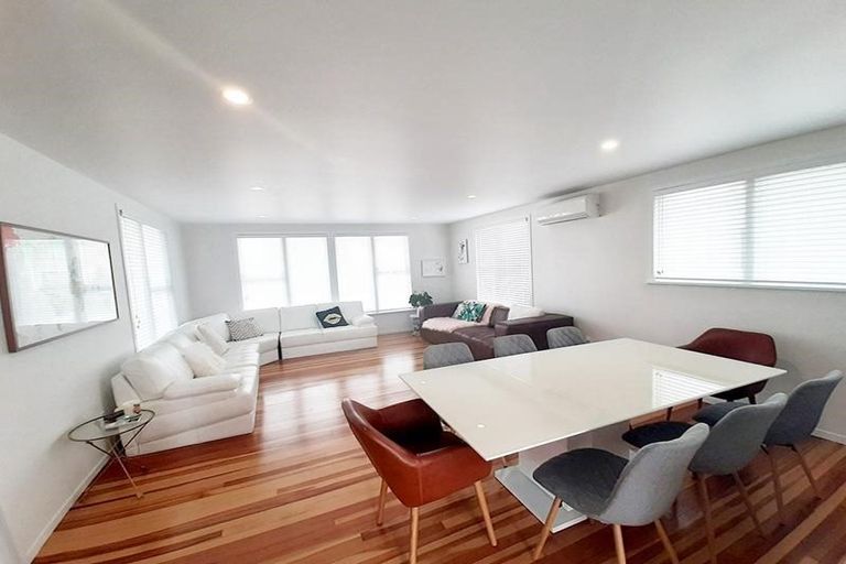 Photo of property in 11 Windrush Close, Mangere, Auckland, 2022