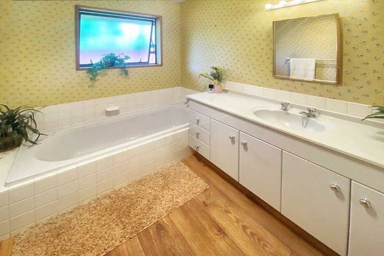 Photo of property in 7 Cricklewood Place, Avonhead, Christchurch, 8042