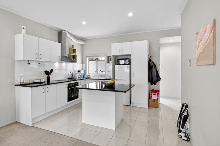 Photo of property in 1/5 Seabrook Avenue, New Lynn, Auckland, 0600