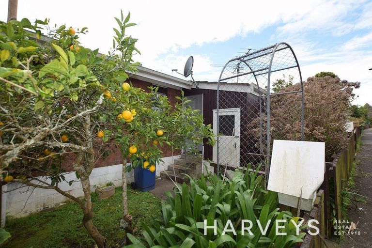 Photo of property in 6 Hiseman Lane, Henderson, Auckland, 0612