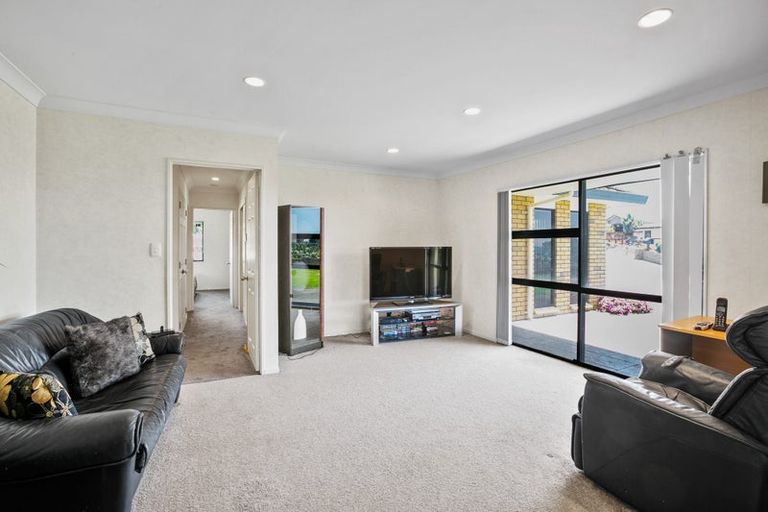 Photo of property in 22 Chatswood Grove, Fitzroy, New Plymouth, 4312