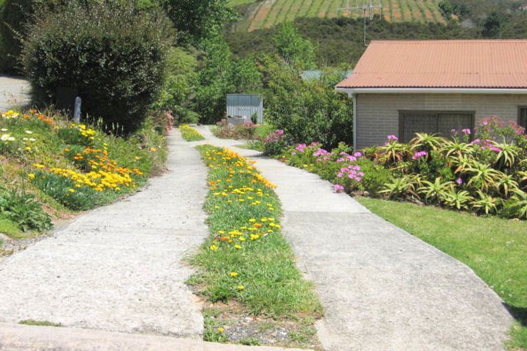 Photo of property in 23 Seaview Road, Cable Bay, 0420