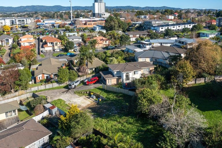 Photo of property in 16 Millstream Drive, Henderson, Auckland, 0610