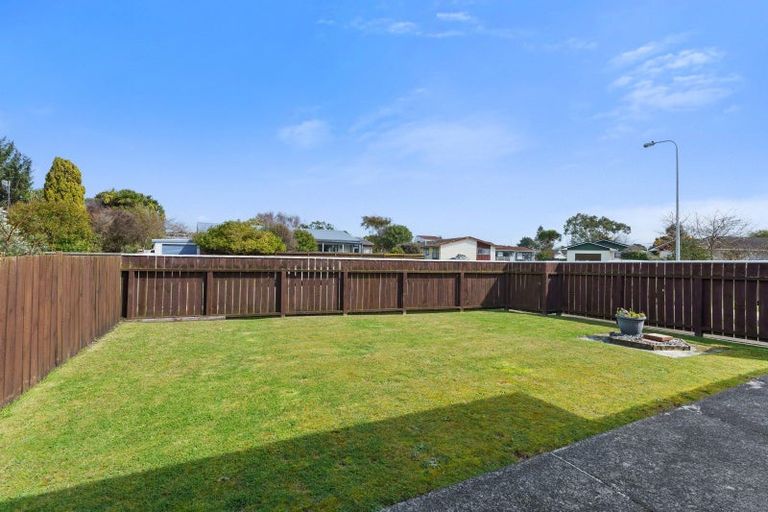 Photo of property in 8a-b Sharda Grove, Paraparaumu Beach, Paraparaumu, 5032