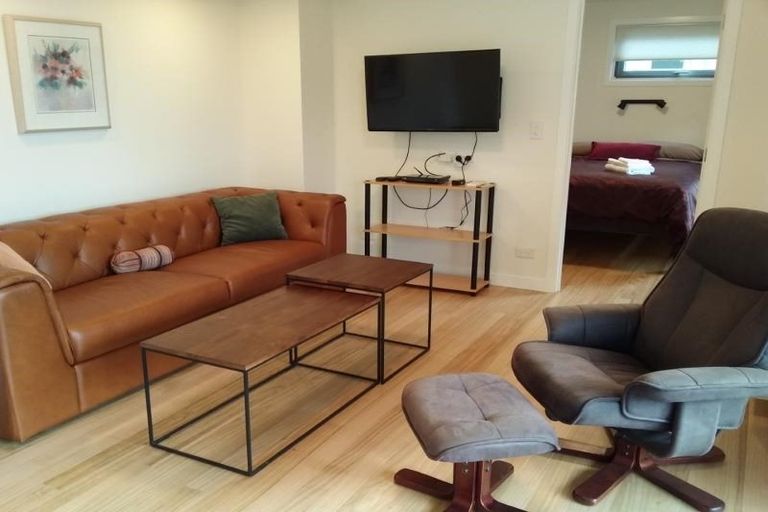 Photo of property in 1/1 Quebec Road, Milford, Auckland, 0620