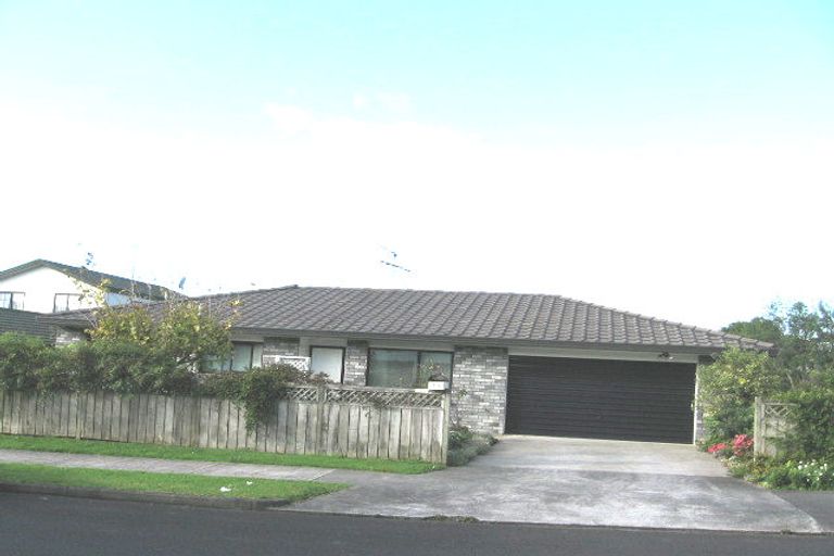 Photo of property in 19 Wiltshire Place, Somerville, Auckland, 2014