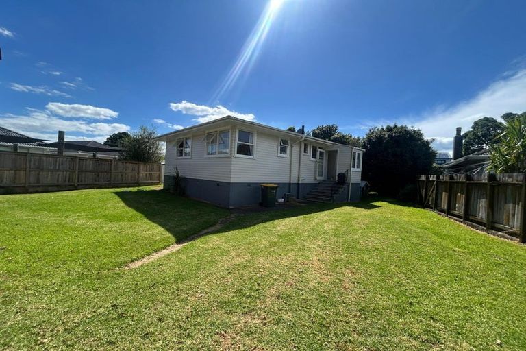 Photo of property in 4 Hereford Street, Te Atatu Peninsula, Auckland, 0610