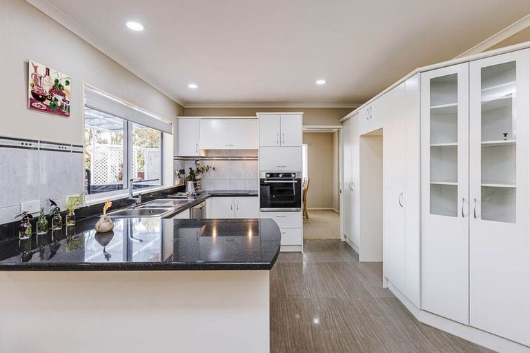 Photo of property in 15 Newinn Crescent, East Tamaki Heights, Auckland, 2016