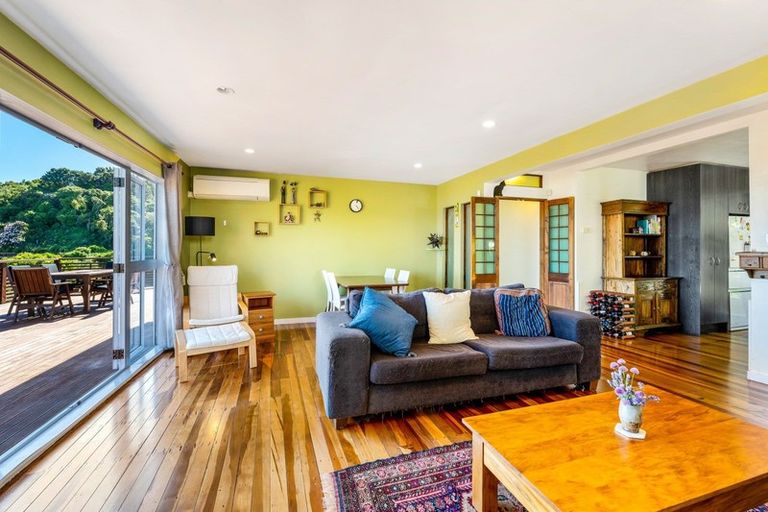 Photo of property in 40 Akatea Road, Korokoro, Lower Hutt, 5012