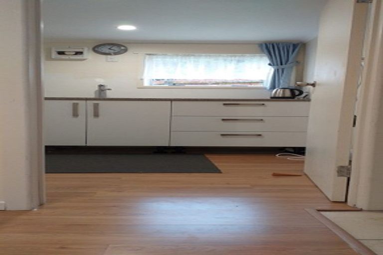 Photo of property in 2b Sunhaven Drive, Newlands, Wellington, 6037