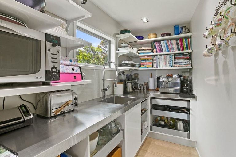 Photo of property in 15 Tiromoana Crescent, Bell Block, New Plymouth, 4312