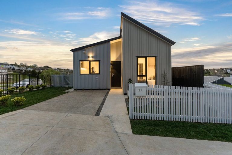 Photo of property in 44 Taukahiwi Road, Pukekohe, 2120