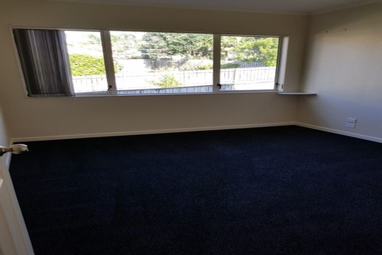 Photo of property in 3 Taroka Close, Pinehill, Auckland, 0632