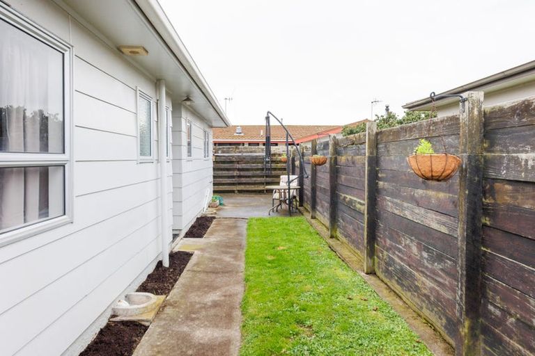 Photo of property in 8 Suzanne Grove, Kelvin Grove, Palmerston North, 4414