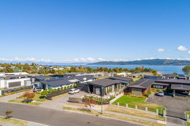 Photo of property in 12 Pukenamu Road, Rainbow Point, Taupo, 3330