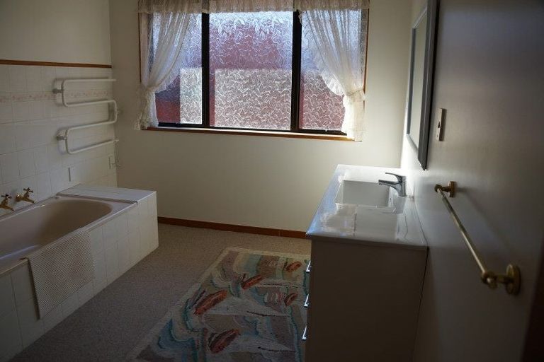 Photo of property in 98 Centaurus Road, Huntsbury, Christchurch, 8022