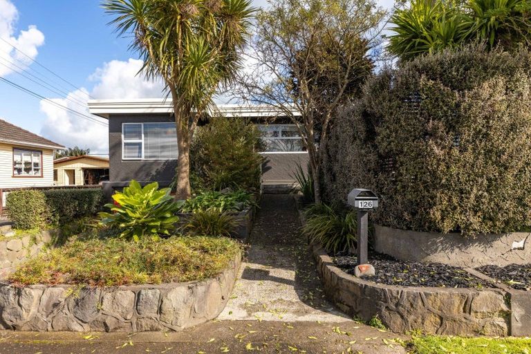 Photo of property in 126 Seaview Road, Westown, New Plymouth, 4310
