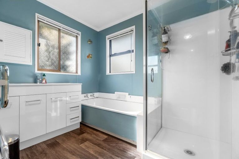 Photo of property in 74 Oakfield Crescent, Pukete, Hamilton, 3200