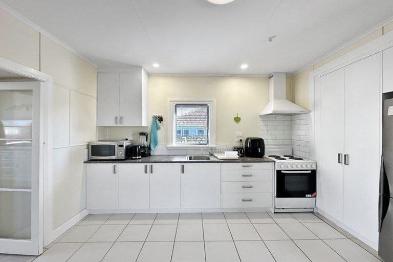 Photo of property in 18 Swiss Avenue, Gonville, Whanganui, 4501