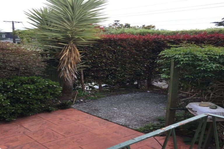 Photo of property in 2/11 Wicklow Road, Narrow Neck, Auckland, 0622