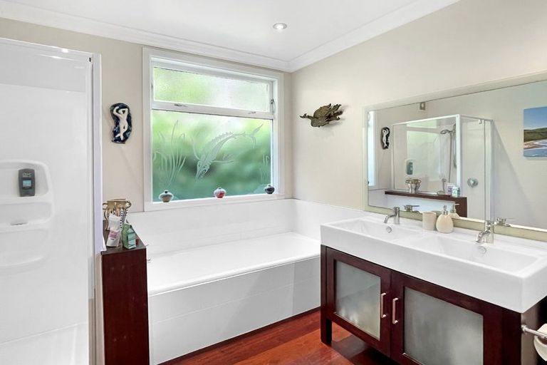 Photo of property in 15a Onslow Road, Khandallah, Wellington, 6035